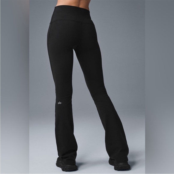 ALO Yoga Pants - ALO bootcut airbrush leggings in black size S